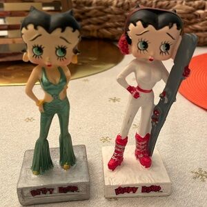 2 Betty Boop collector items